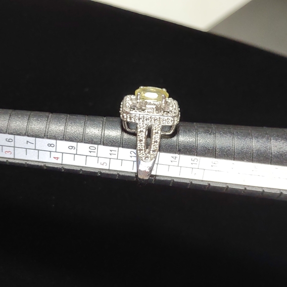 1.21 ct. Lemon Quartz Sterling Silver Ring - Picture 7 of 8